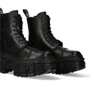 Size 40 (9 women’s- U.S.) brand new in box. Leather, made in Spain. New Rock